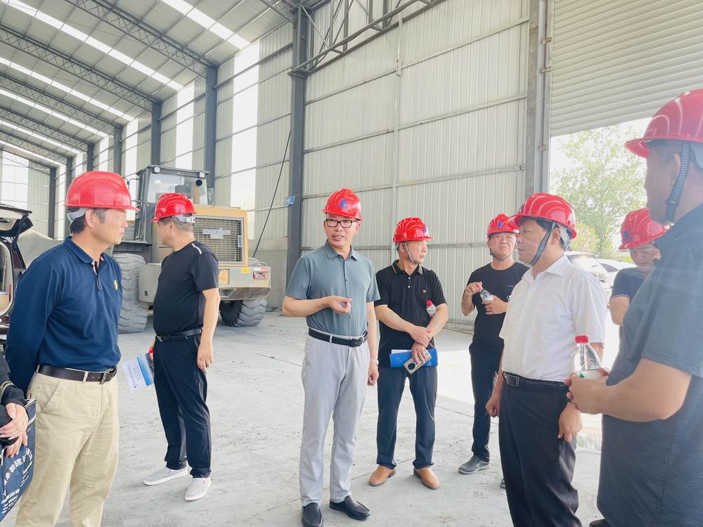 信陽市公路事業(yè)發(fā)展中心、信陽市公路局、107國道建設(shè)工程指揮部、中國中冶信陽項目部等單位蒞臨河南永和建設(shè)集團(tuán)檢查指導(dǎo)工作