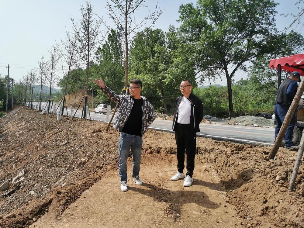 集團(tuán)公司董事長孔德穩(wěn)到郝堂改建項(xiàng)目檢查指導(dǎo)工作