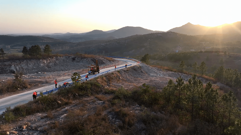公路更安全、道路更暢安 ——振和交安農(nóng)村公路安防工程施工
